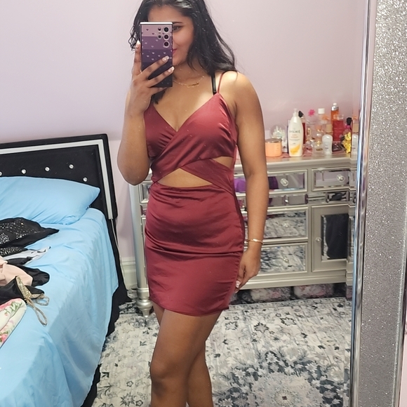 Windsor Burgundy Mini Dress - Picture 2 of 2